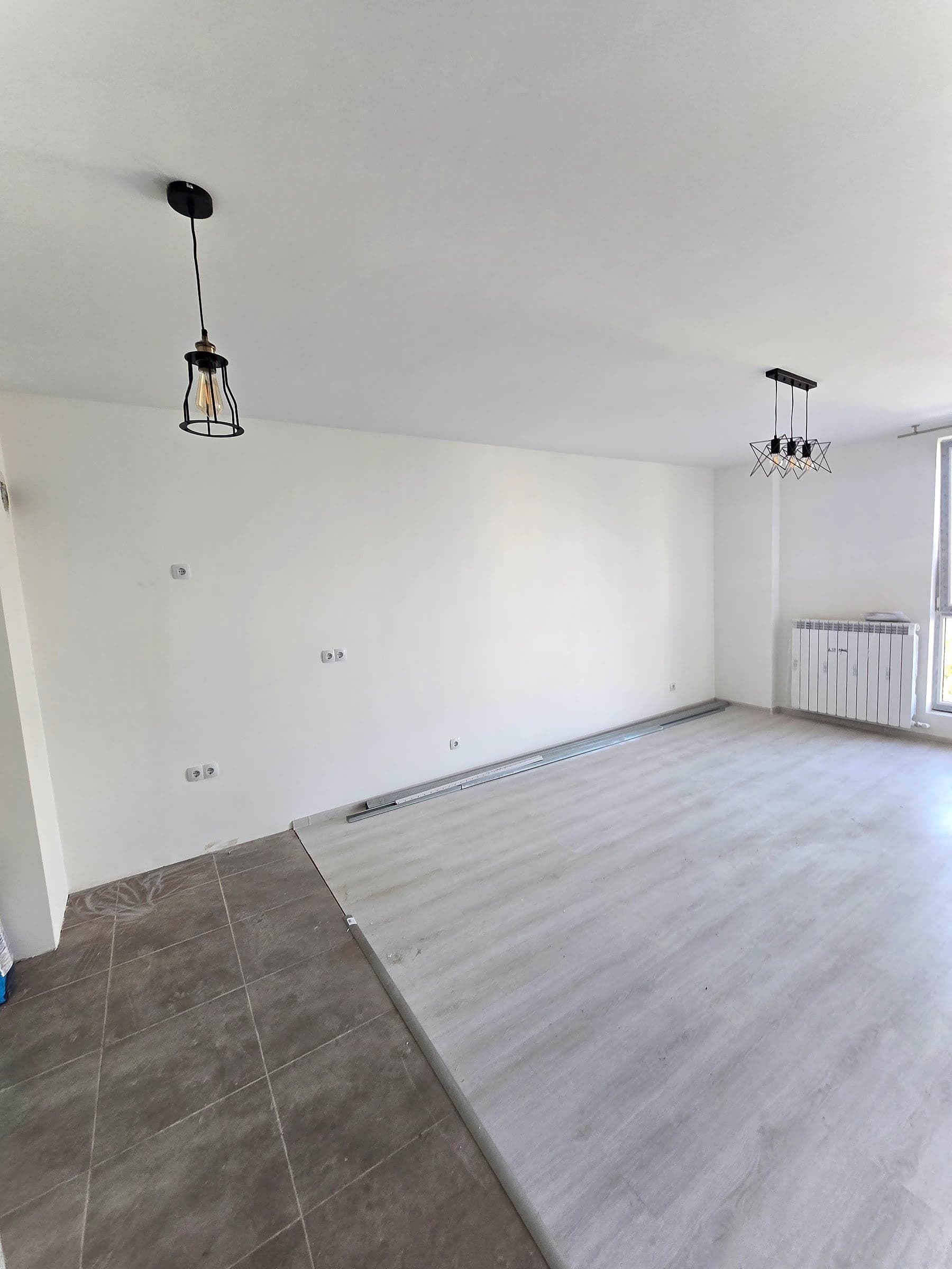Apartment in Ovcha Kupel: walls, floor and bathroom — Tiles and laminate in the living room