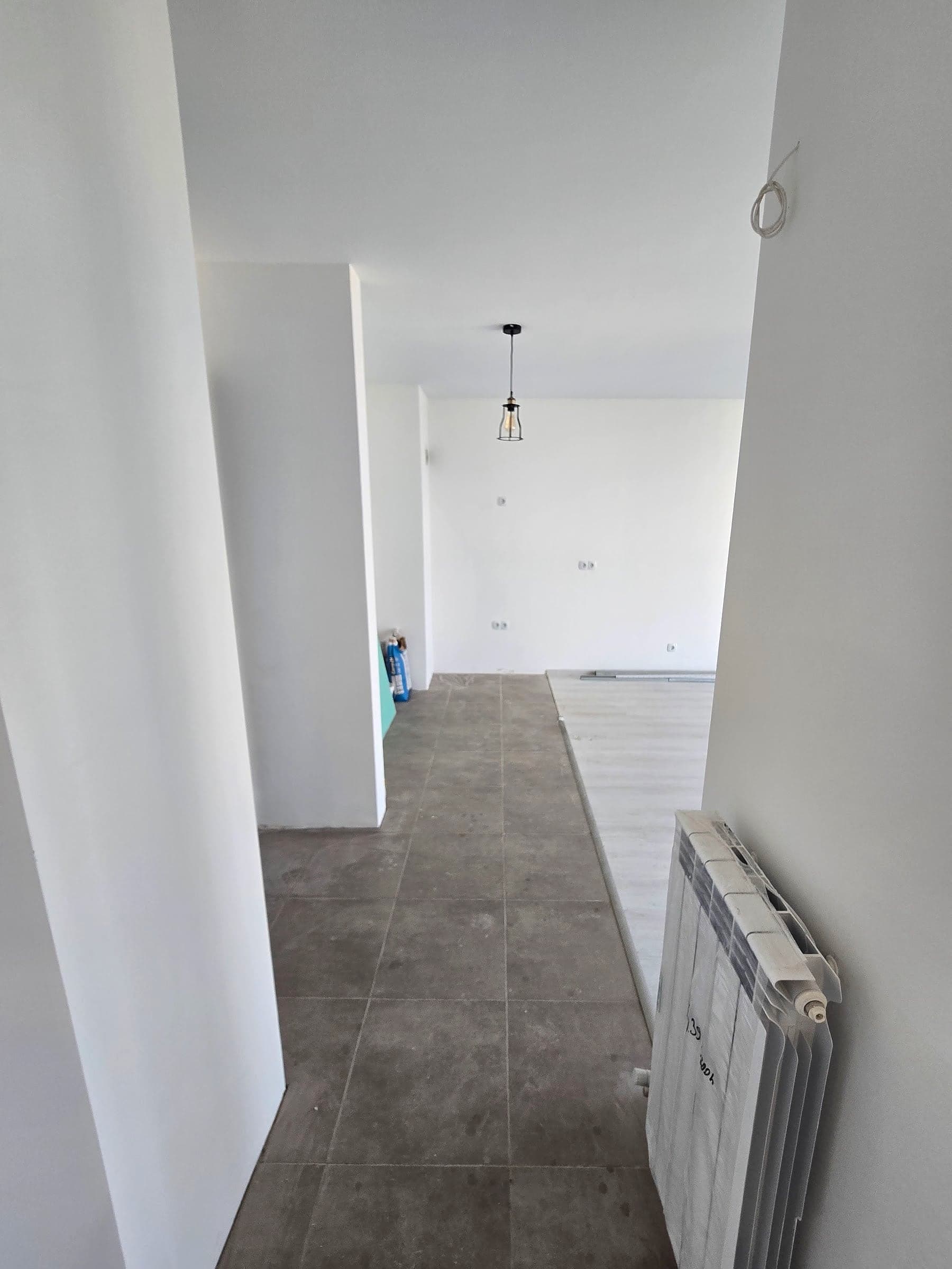Apartment in Ovcha Kupel: walls, floor and bathroom — Tiled hallway