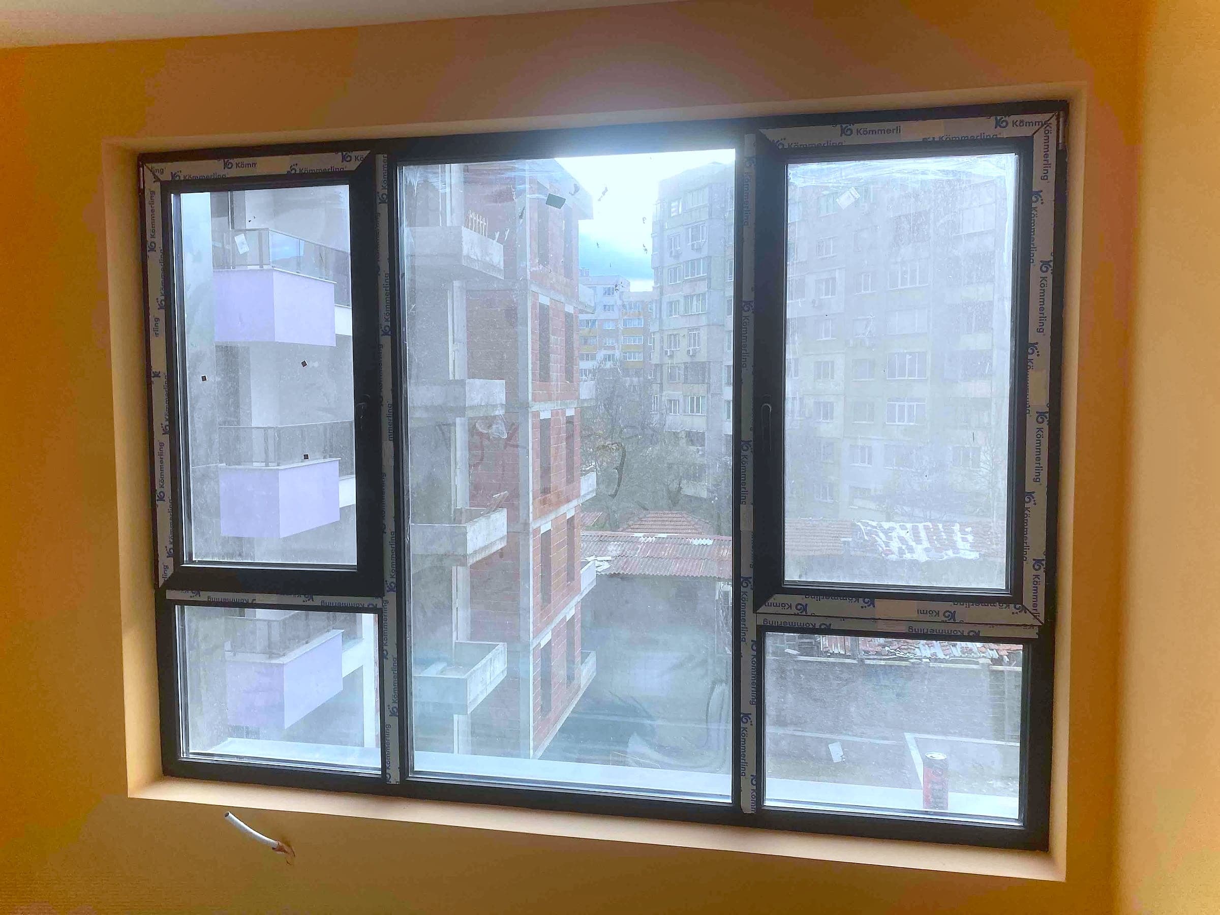 Apartment: walls in colour — Peach wall around the window