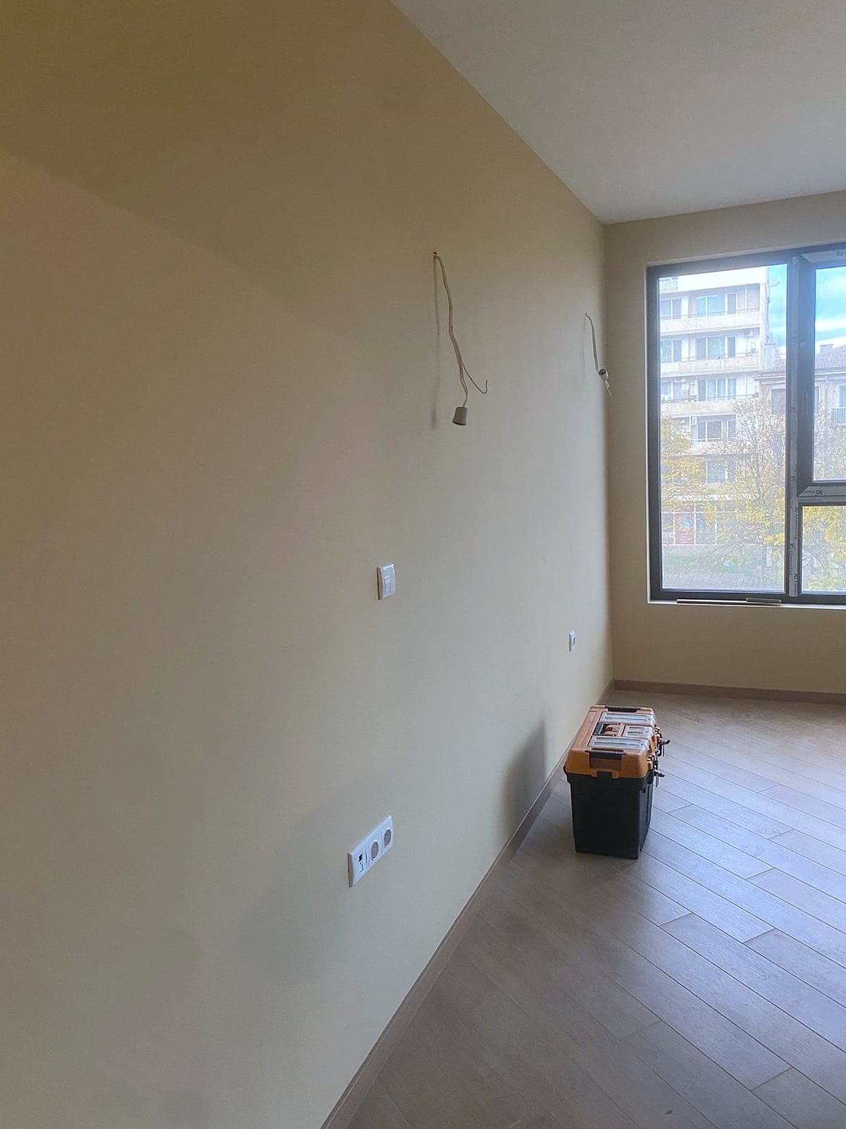 Apartment: walls in colour — Beige room