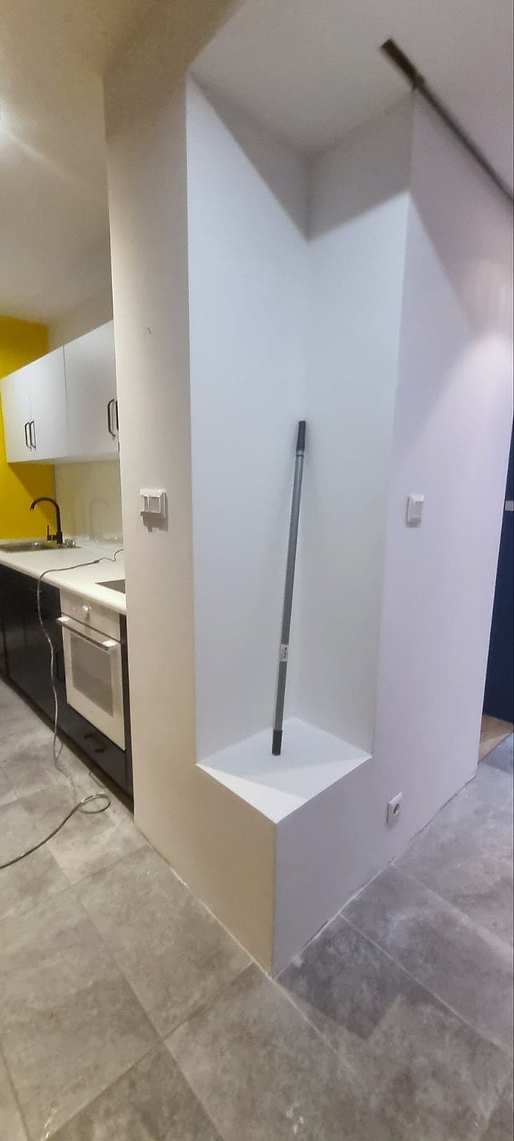 Apartment in Buxton: feature walls and laminate — The niche during the renovation