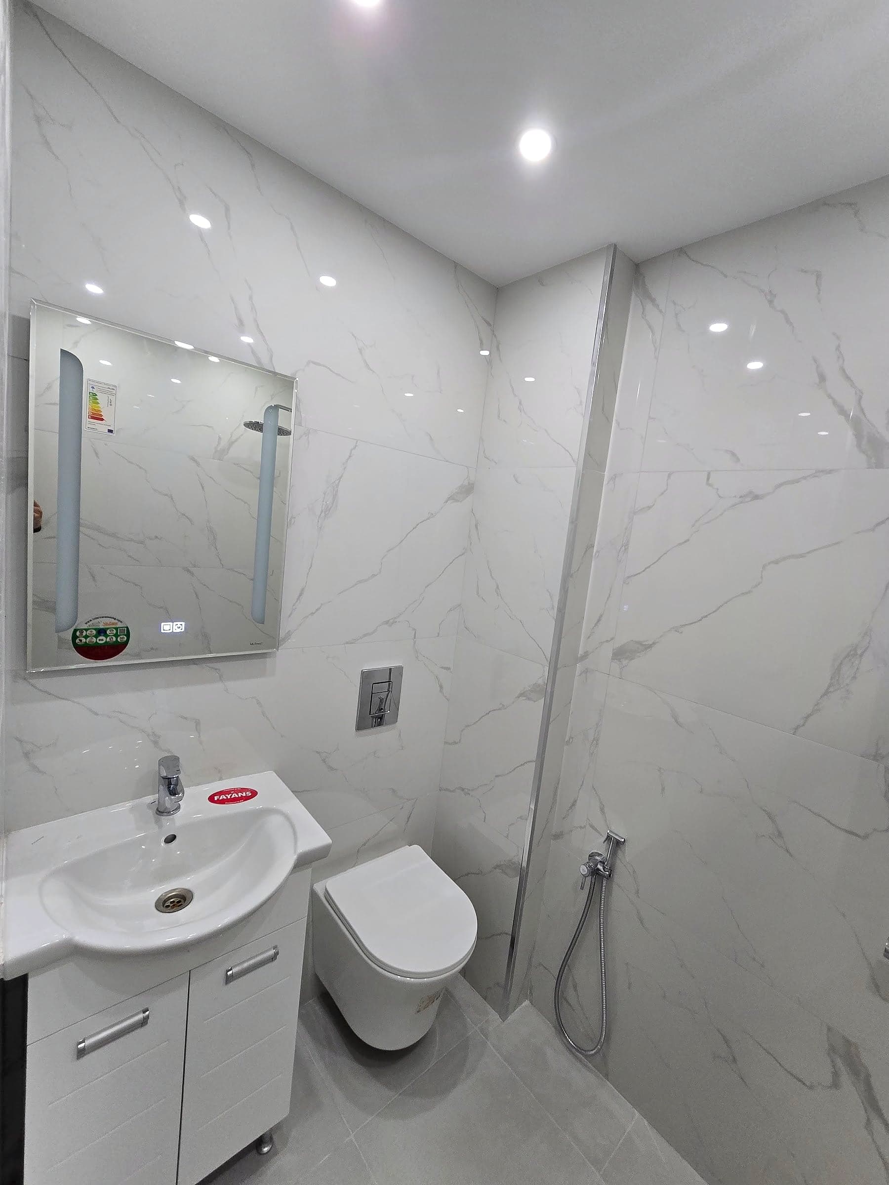 Bathroom in Gotse Delchev: white marble and an LED mirror — Vanity unit and LED mirror