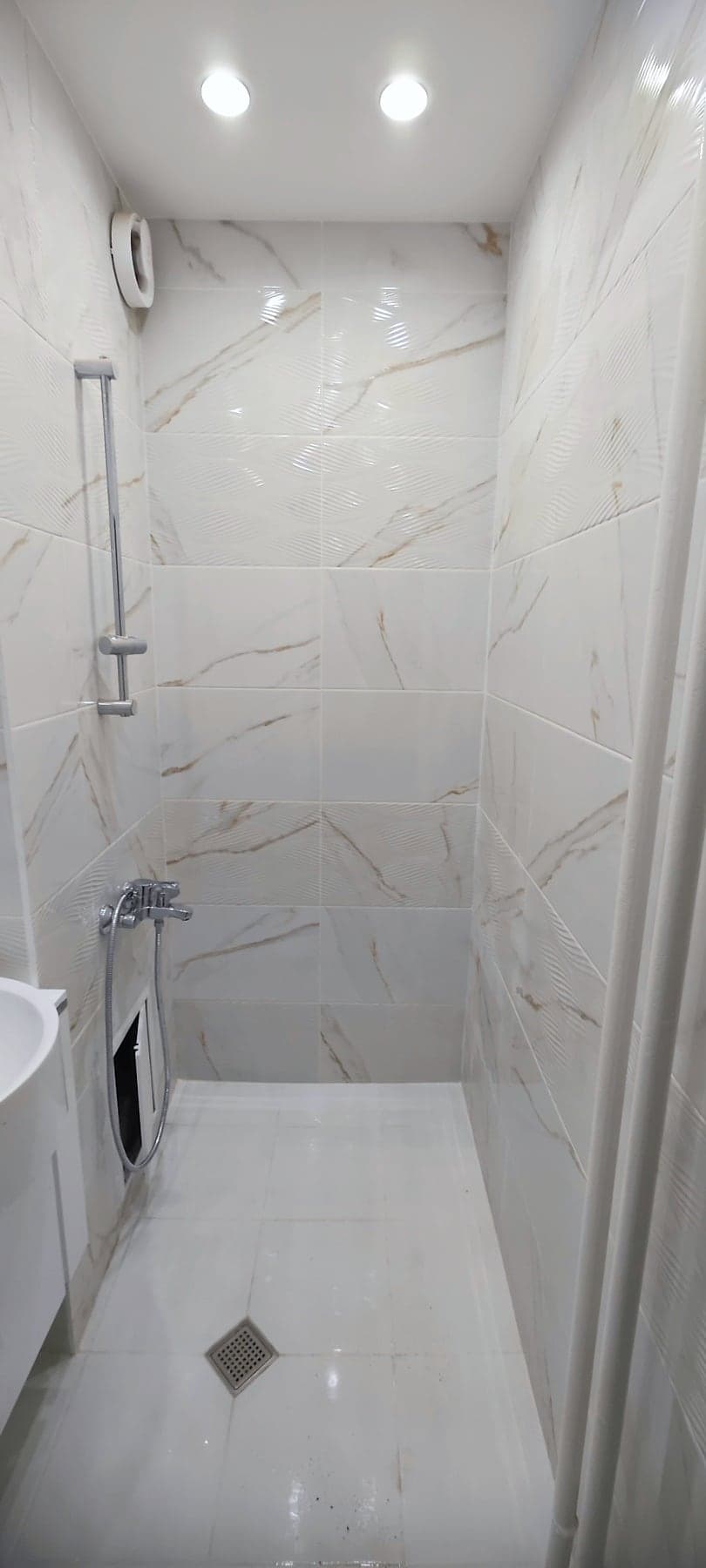 White marble bathroom with a round basin — Walk-in shower area