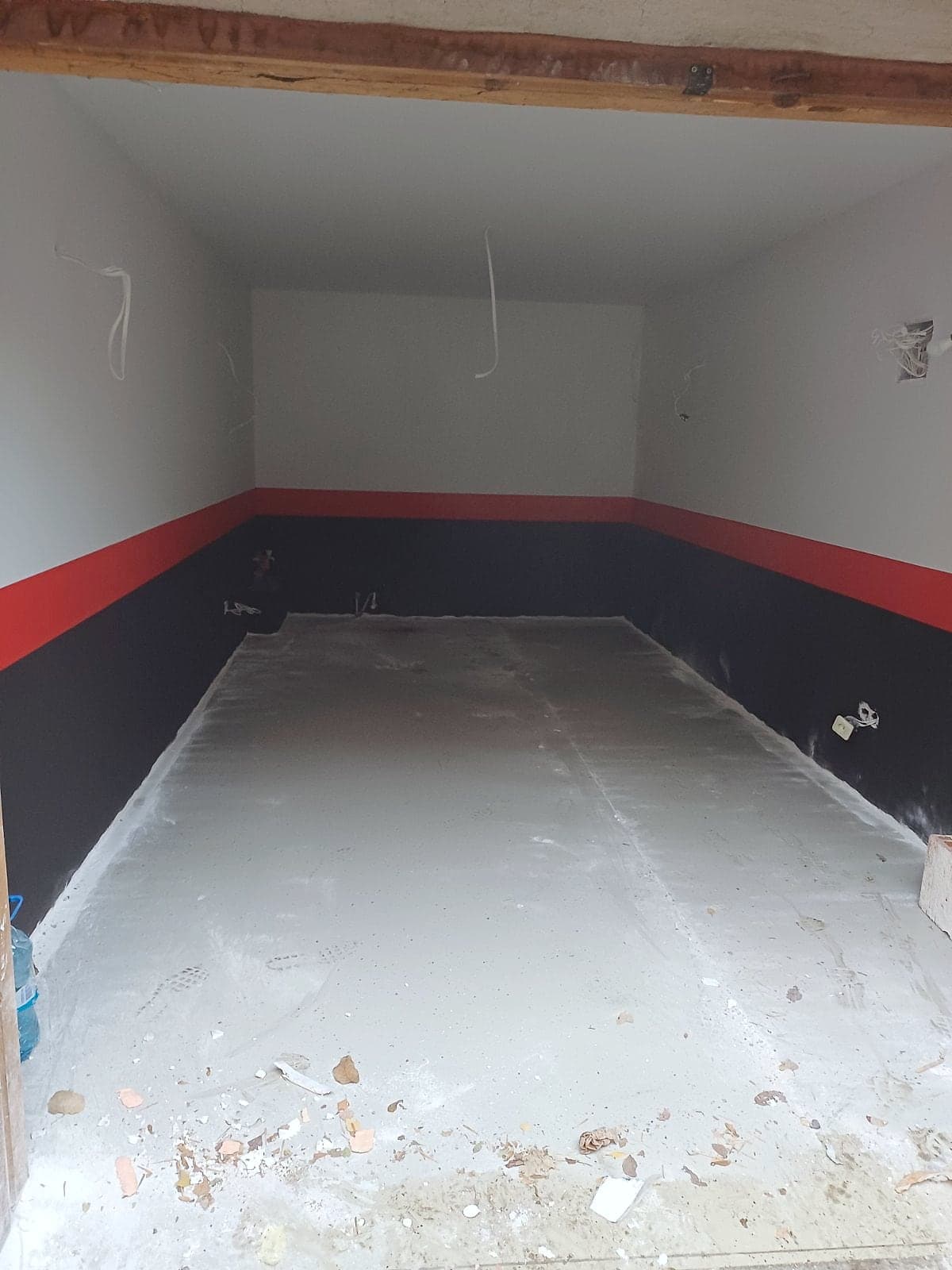 Garage in Mladost: skim coat, paint and a sink — The garage after the renovation