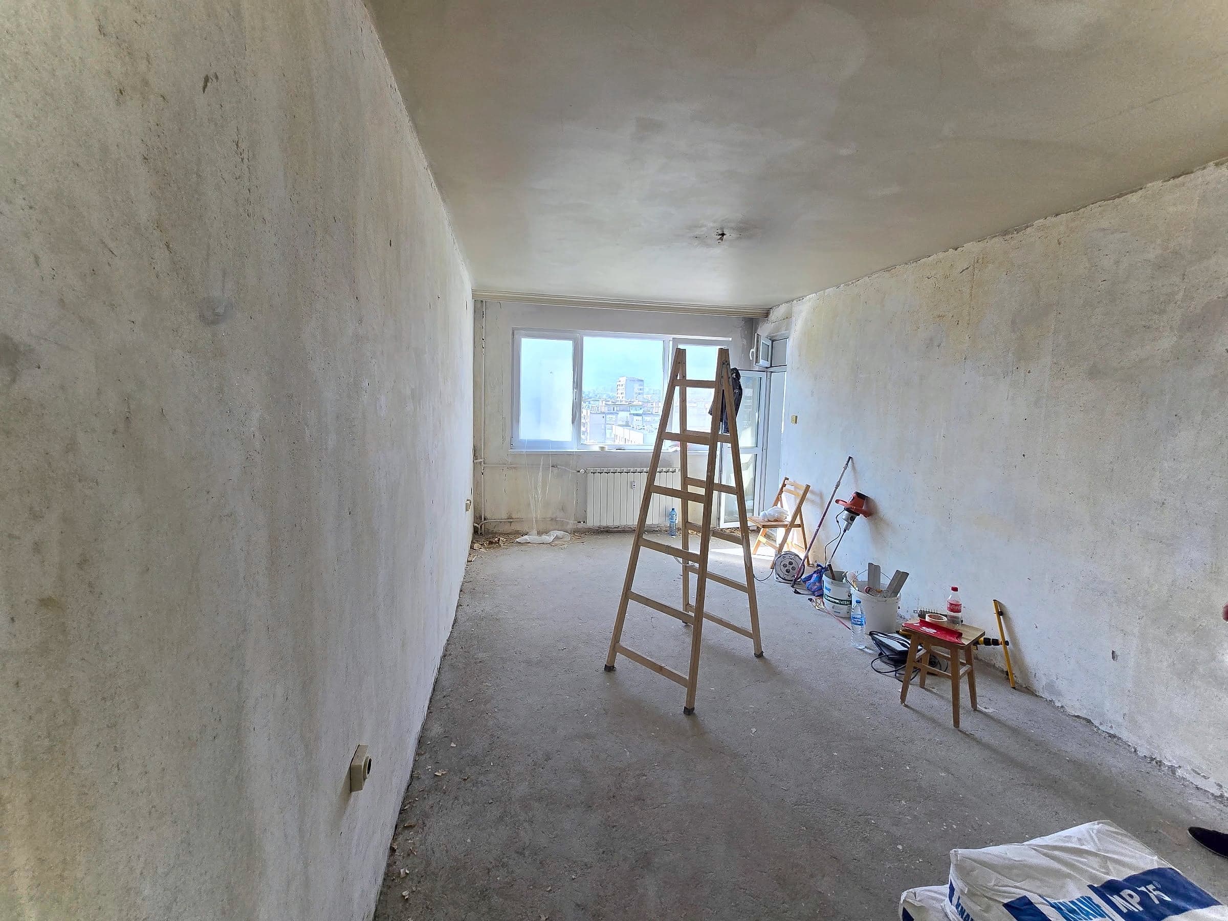 House in Bankya: skim coat, paint and a herringbone floor — Before the renovation