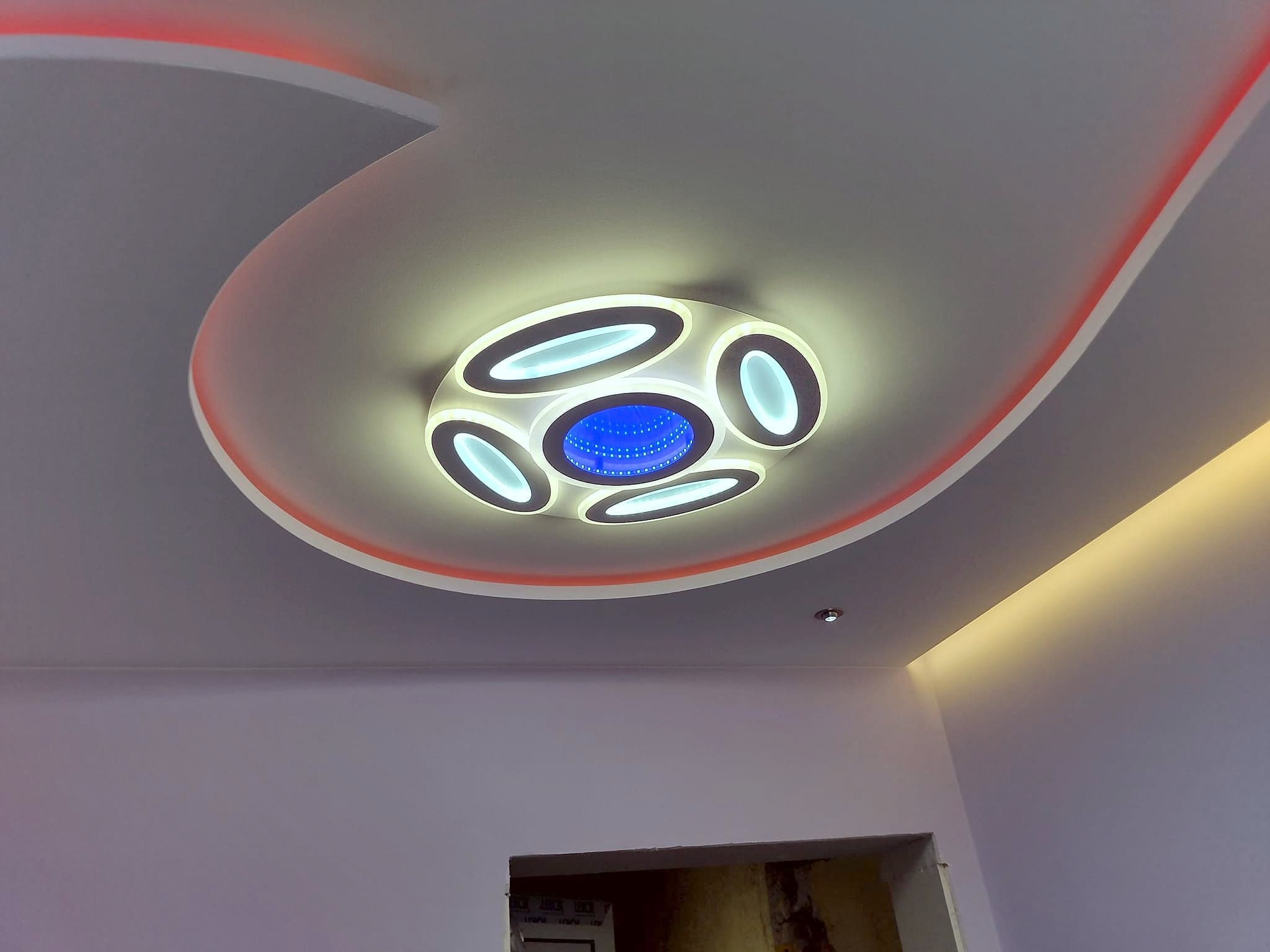 Attic room with a suspended ceiling and LED lighting — Curved suspended ceiling with LED lighting