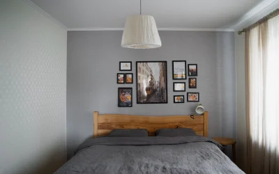 Обзавеждане на малка спалня с характер и стил: Идеи от дизайнерите на RemontS. 